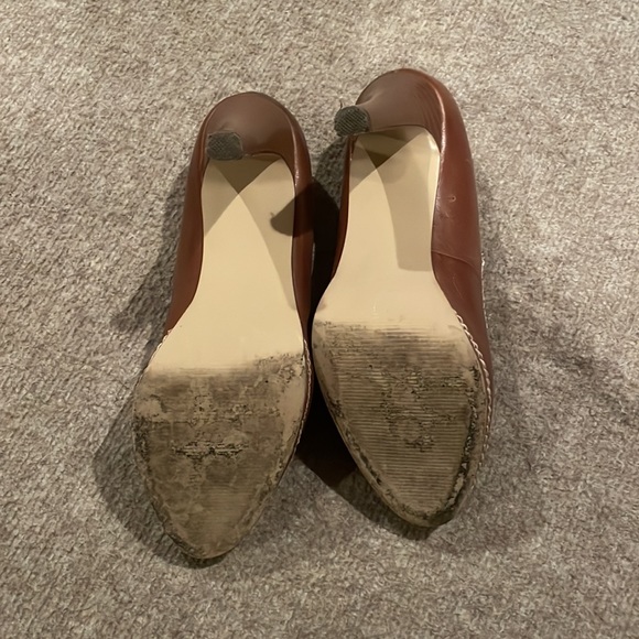 Brown peep-toe shoes with stitching detail - Picture 2 of 7